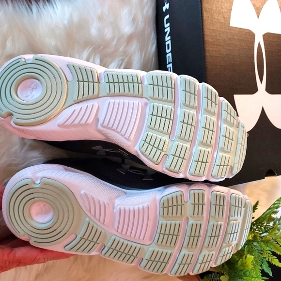 Under Armour : Women's UA W Charged Assert 9 Irid Performance Running Shoe. NWB - Picture 5 of 9